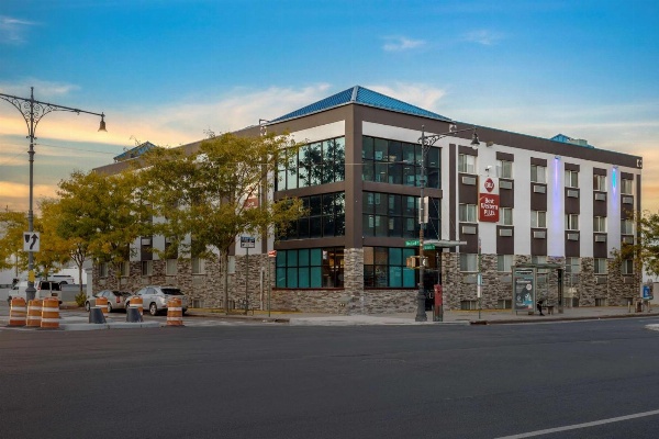 Best Western Plus Brooklyn Bay Hotel image 1