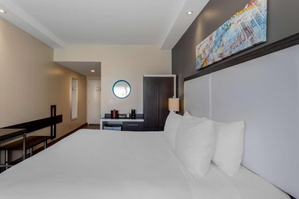 Best Western Plus Brooklyn Bay Hotel image 21