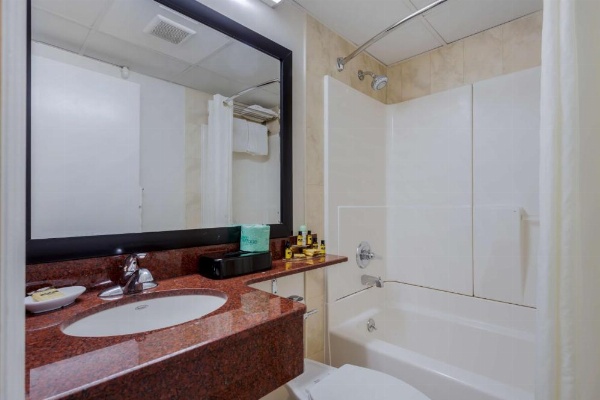 Best Western Plus Brooklyn Bay Hotel image 24