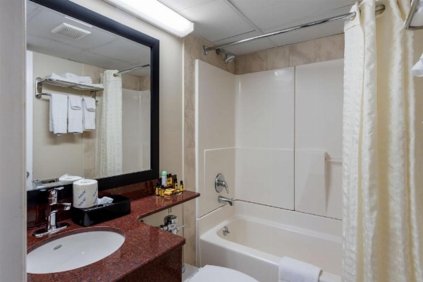 Best Western Plus Brooklyn Bay Hotel image 29